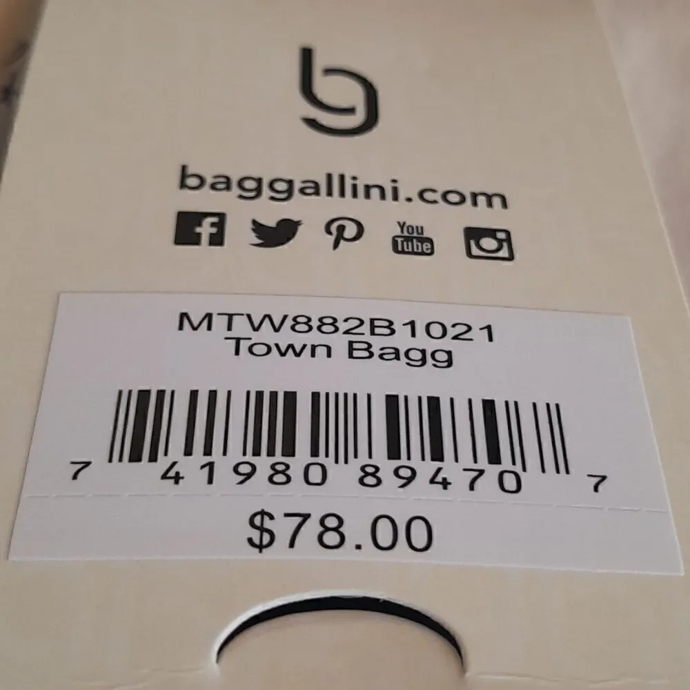 UNISEX Baggallini Towne Bagg in Olive Camo...NWT